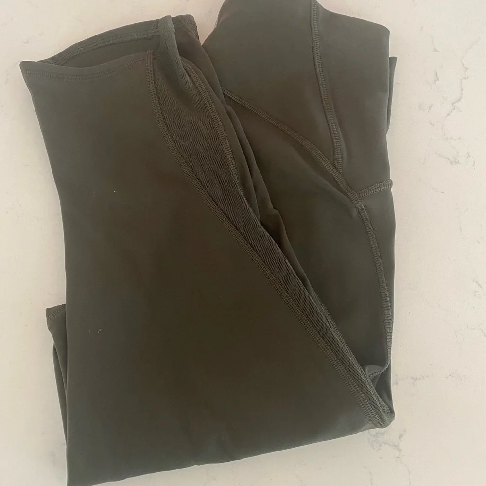 {Lululemon} crop leggings